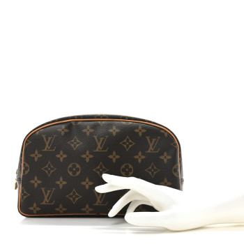 LOUIS VUITTON Monogram Toiletry Bag 25