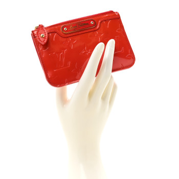 LOUIS VUITTON Vernis Key Pouch Rouge Grenadine