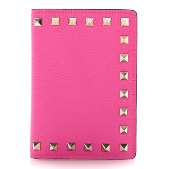 VALENTINO GARAVANI Pebbled Calfskin Rockstud Passport Cover Pink PP