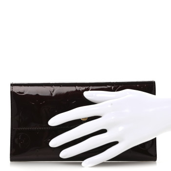 LOUIS VUITTON Vernis Porte Tresor International Wallet Amarante