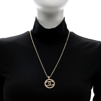 CHANEL Pearl CC Round Pendant Necklace Gold