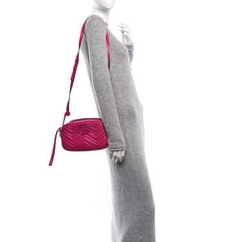 GUCCI Calfskin Matelasse Monochrome Small GG Marmont Chain Shoulder Bag Classic Fuxia