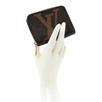 LOUIS VUITTON Monogram Giant Zippy Coin Purse