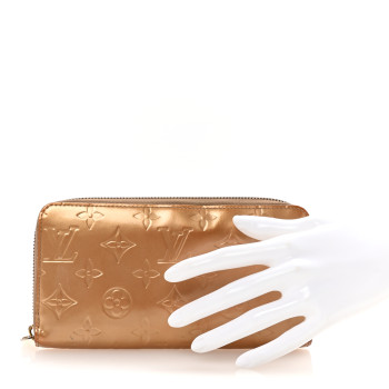 LOUIS VUITTON Vernis Zippy Wallet Beige Poudre LOUIS VUITTON Vernis Zippy Wallet Beige Poudre
