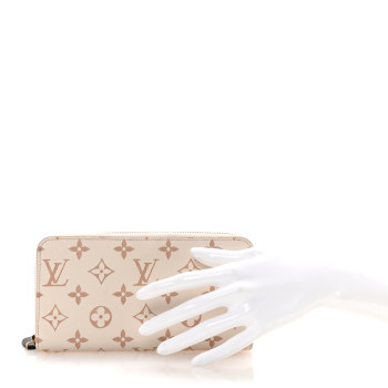 LOUIS VUITTON Monogram Dune Zippy Wallet