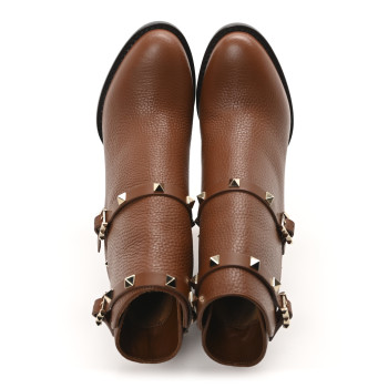 VALENTINO GARAVANI Pebbled Calfskin Rockstud Double Buckle 70mm Block Heel Ankle Boots 37.5 Bright Cognac