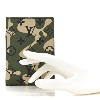 LOUIS VUITTON Monogramouflage Passport Cover
