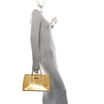LOUIS VUITTON Vernis Wilshire PM Blanc Corail