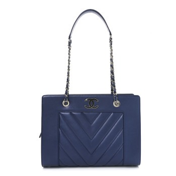 CHANEL Sheepskin Chevron Quilted Mademoiselle Vintage Shopping Tote Navy