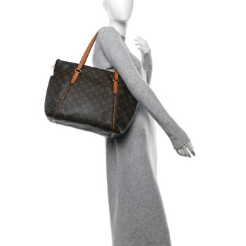 LOUIS VUITTON Monogram Totally MM