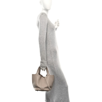HERMES Taurillon Clemence Picotin Lock 22 MM Argile
