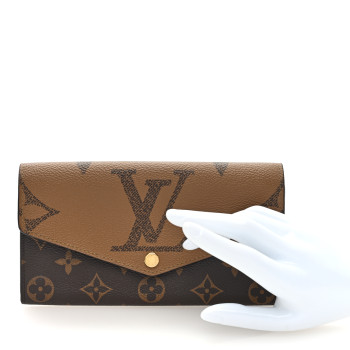 LOUIS VUITTON Reverse Monogram Giant Sarah Wallet