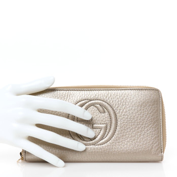 GUCCI Metallic Pebbled Calfskin Soho Zip Around Wallet Golden Beige