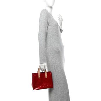 LOUIS VUITTON Vernis Reade PM Rouge LOUIS VUITTON Vernis Reade PM Rouge