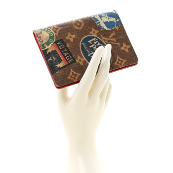 LOUIS VUITTON Monogram Flight Mode Passport Cover