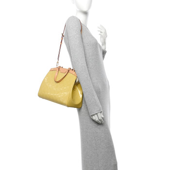 LOUIS VUITTON Vernis Brea MM Blanc Corail LOUIS VUITTON Vernis Brea MM Blanc Corail
