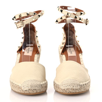 VALENTINO GARAVANI Grained Calfskin Rockstud Ankle Wrap Espadrille 15/85mm Wedges 38 Light Ivory