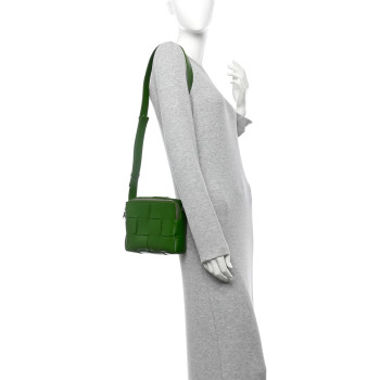 BOTTEGA VENETA Calfskin Maxi Intrecciato Cassette Camera Bag Avocado