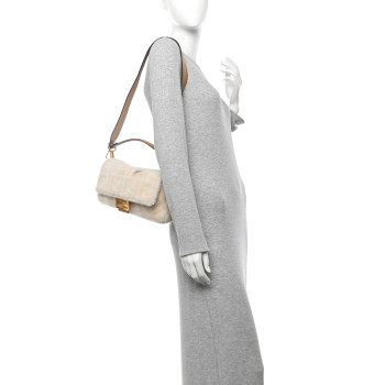 FENDI Shearling Vitello Dolce Macro FF 1974 Baguette White Ice Cuoio Miele Scuro