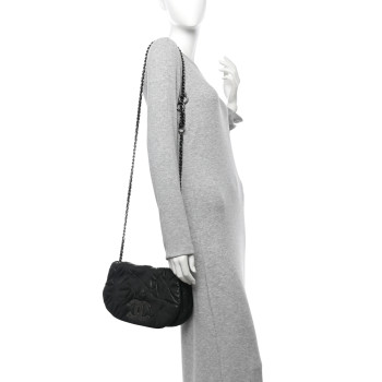CHANEL Iridescent Calfskin Glint Flap Black