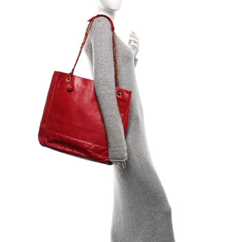 CHANEL Lambskin Quilted Shoulder Bag Red