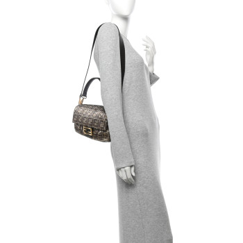FENDI Vitello King Beaded Zucca Baguette Mogano Panna Ebano