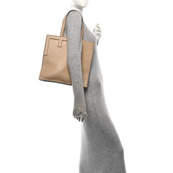 FENDI Vitello Bellagio Medium Fendi Flip Beige Amido Sorbet Anice