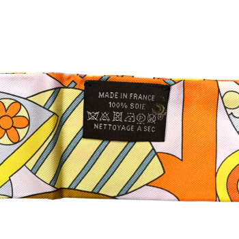 HERMES Silk Les Murmures de la Foret Twilly Orange Jaune Vif Vert