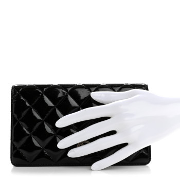 CHANEL Patent Quilted Brilliant Yen Wallet Black