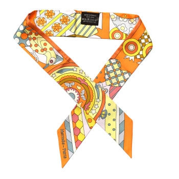 HERMES Silk Les Murmures de la Foret Twilly Orange Jaune Vif Vert