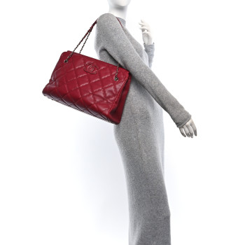 CHANEL Calfskin Double Stitch Large Hamptons Tote Red