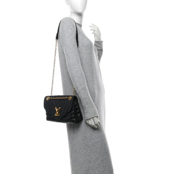LOUIS VUITTON Calfskin New Wave Chain Bag MM NM Black