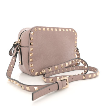 VALENTINO GARAVANI Pebbled Calfskin Rockstud Camera Crossbody Bag Poudre
