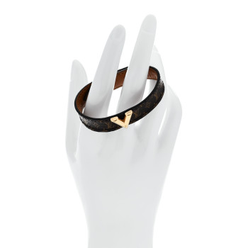 LOUIS VUITTON Monogram Essential V Bracelet 17
