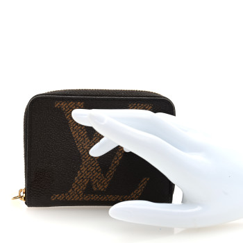 LOUIS VUITTON Monogram Giant Zippy Coin Purse