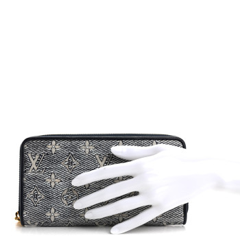 LOUIS VUITTON Hollographic Monoglam Zippy Wallet Blue