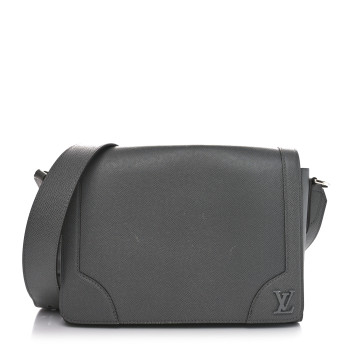 LOUIS VUITTON Taiga New Flap Messenger Gris LOUIS VUITTON Taiga New Flap Messenger Gris
