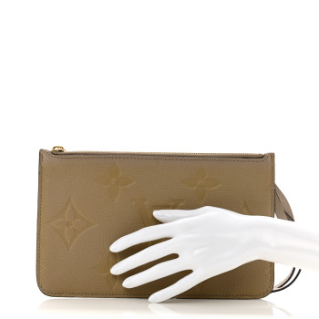 LOUIS VUITTON Empreinte Monogram Giant Neverfull MM Pochette Tourterelle