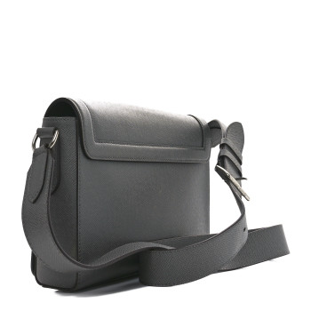 LOUIS VUITTON Taiga New Flap Messenger Gris LOUIS VUITTON Taiga New Flap Messenger Gris