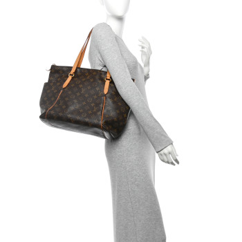 LOUIS VUITTON Monogram Totally MM