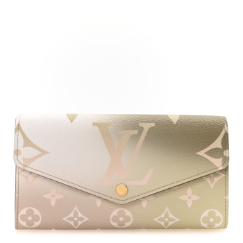 LOUIS VUITTON Monogram Giant Spring In The City Sarah Wallet NM Sunset Kaki
