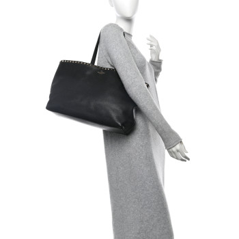 VALENTINO GARAVANI Grained Calfskin Rockstud Shoulder Tote Black